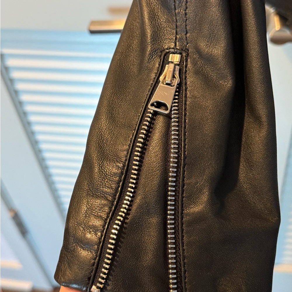 Leather jacket - Picture 3 of 3
